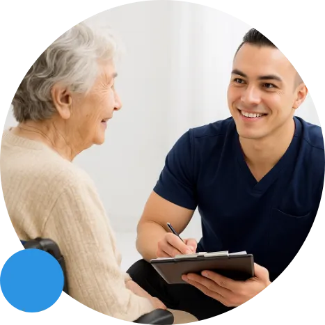 利用者様と笑顔で話す介護スタッフ